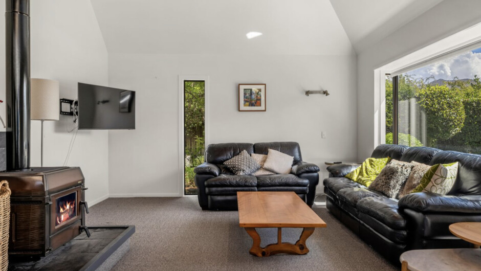Mountain View Retreat - Wānaka Holiday Home