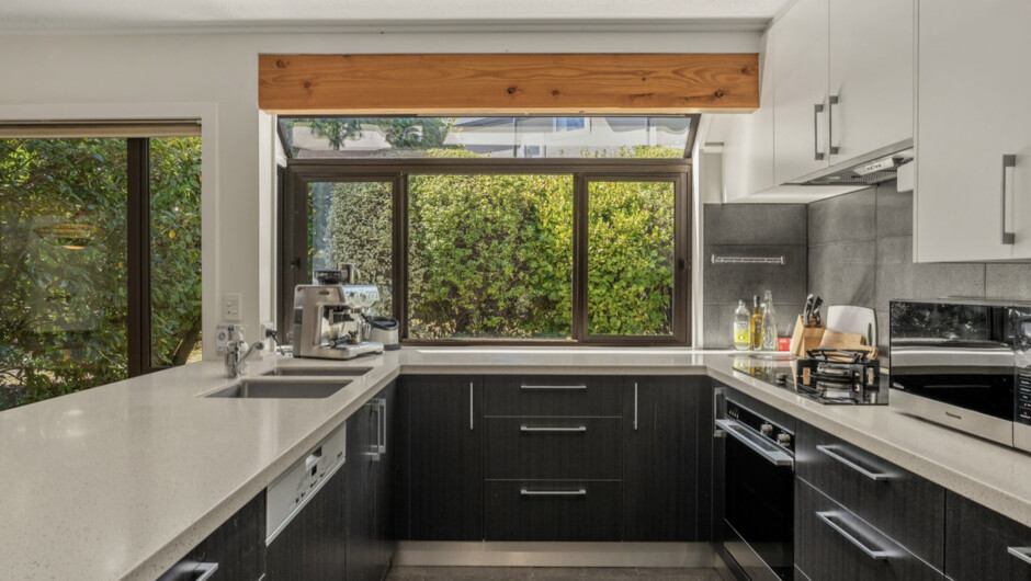 Mountain View Retreat - Wānaka Holiday Home