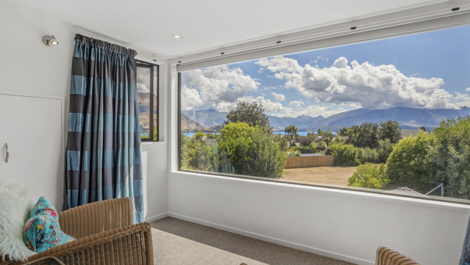 Mountain View Retreat - Wānaka Holiday Home