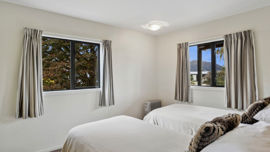 Crescent View - Wānaka Holiday Home