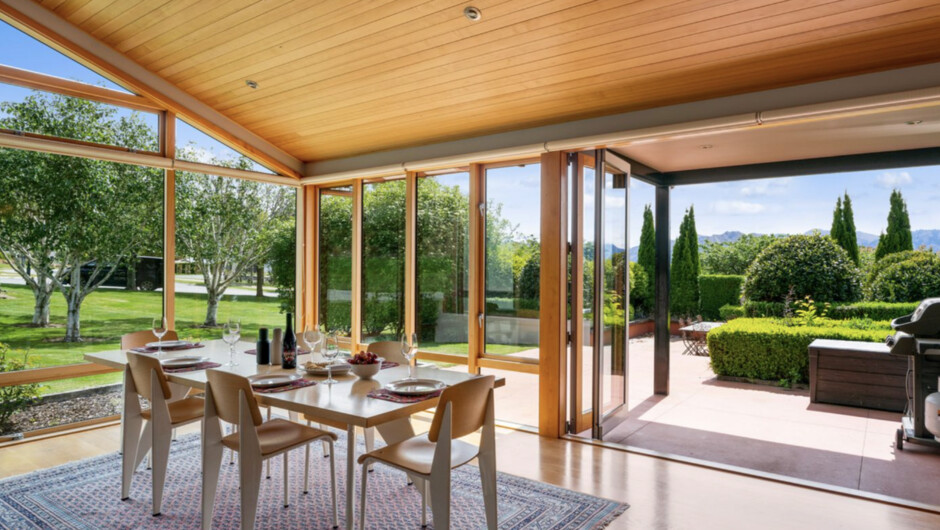 Elderberry Wine - Wānaka Holiday Home