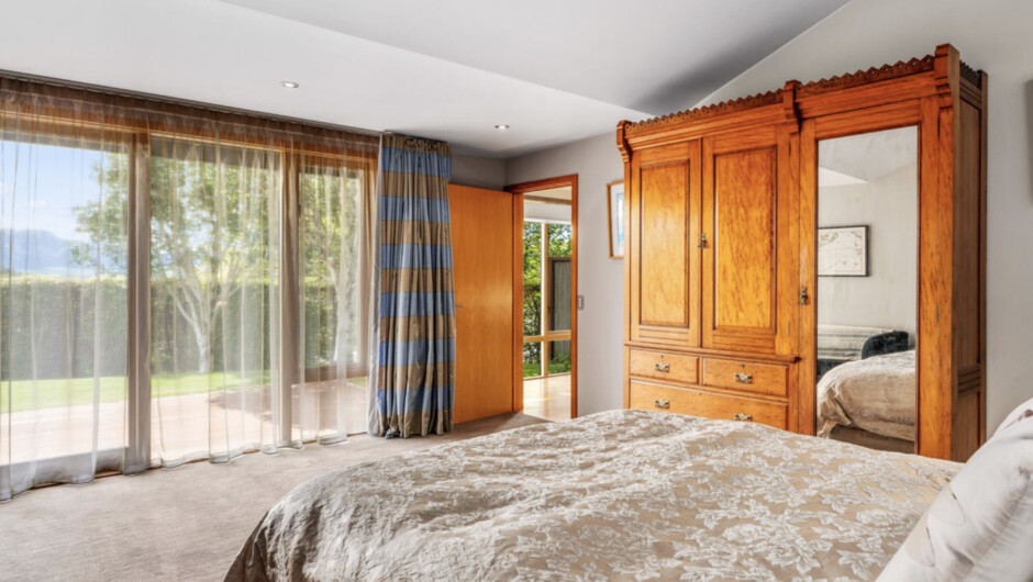 Elderberry Wine - Wānaka Holiday Home