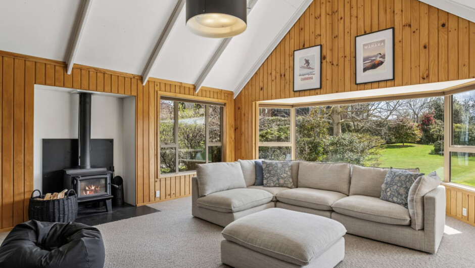 Alpine Meadow Haven - Wānaka Holiday Home