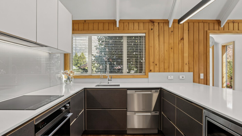 Alpine Meadow Haven - Wānaka Holiday Home