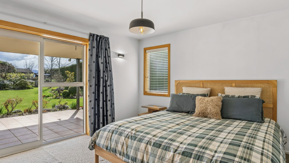 Alpine Meadow Haven - Wānaka Holiday Home