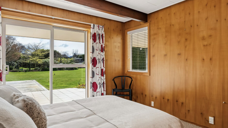 Alpine Meadow Haven - Wānaka Holiday Home