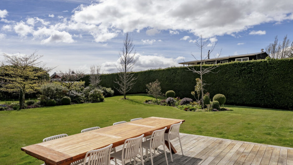 Alpine Meadow Haven - Wānaka Holiday Home