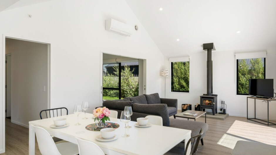 Northlake Hideaway - Wānaka Holiday Home
