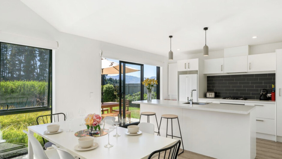 Northlake Hideaway - Wānaka Holiday Home
