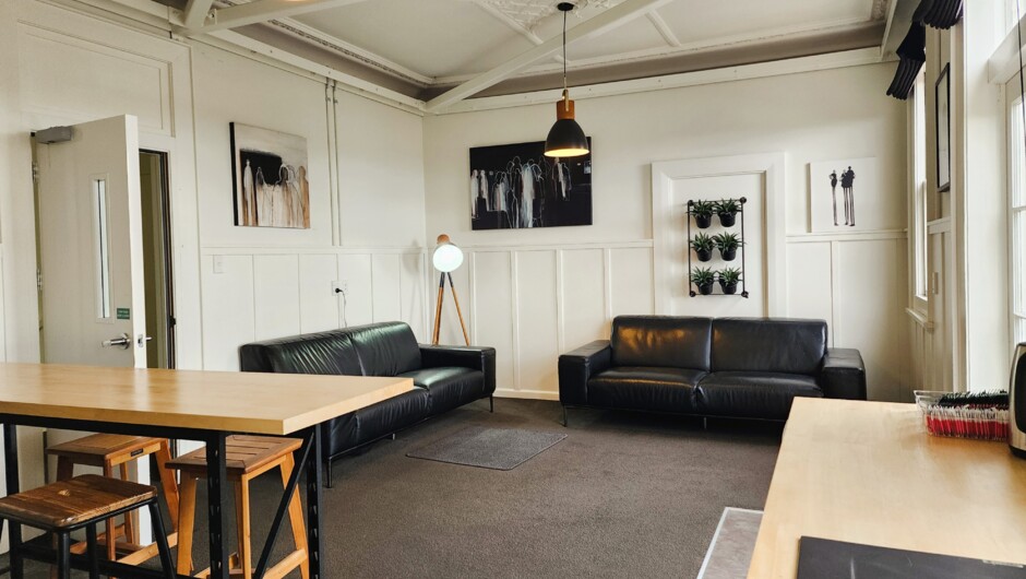 Petit Lounge (1st Floor)
