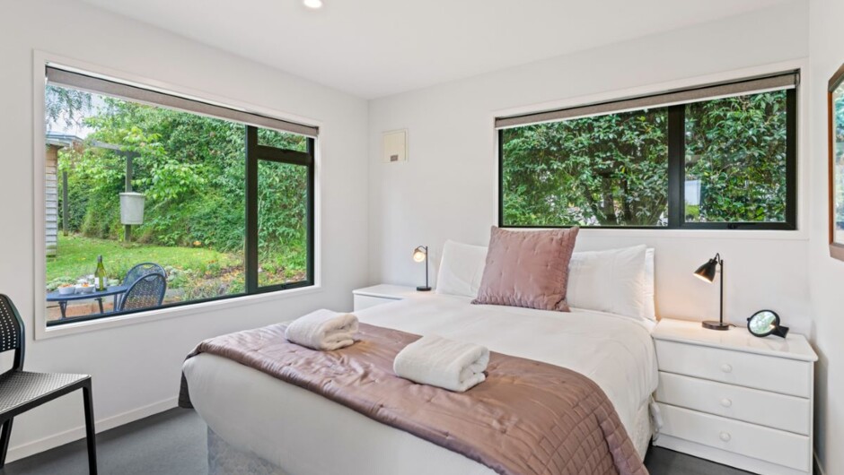 Lake-view Hideaway