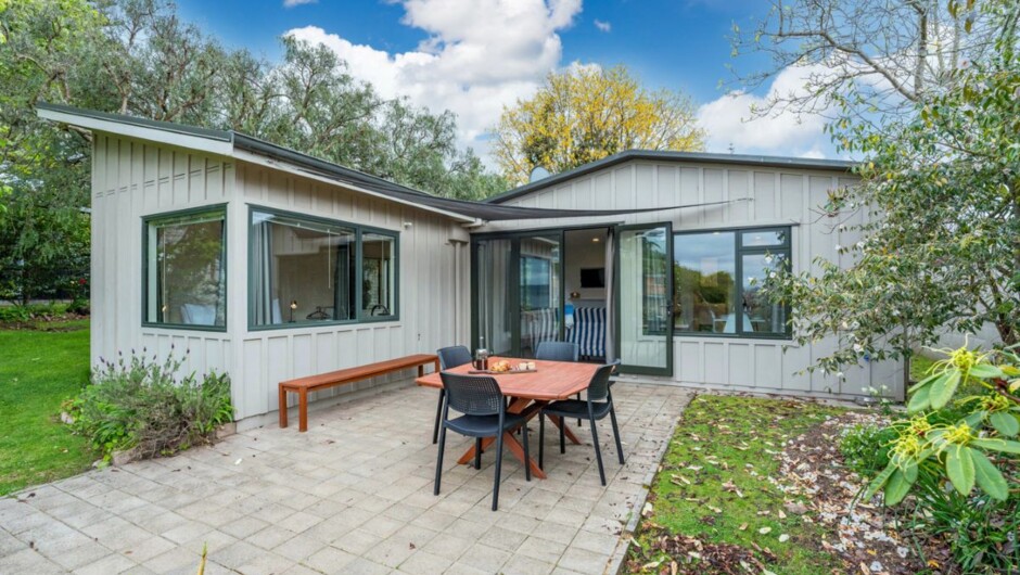 Lake-view Hideaway