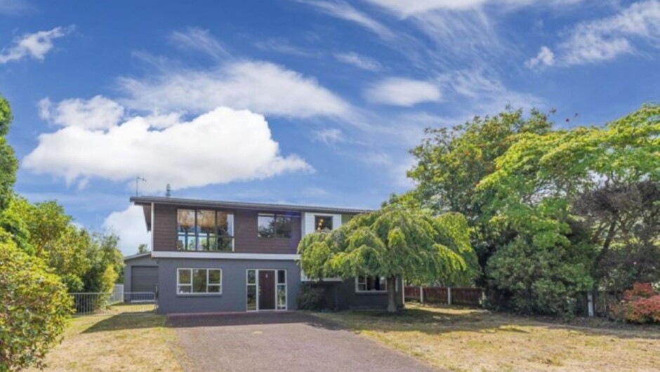 The Kinloch Lake House