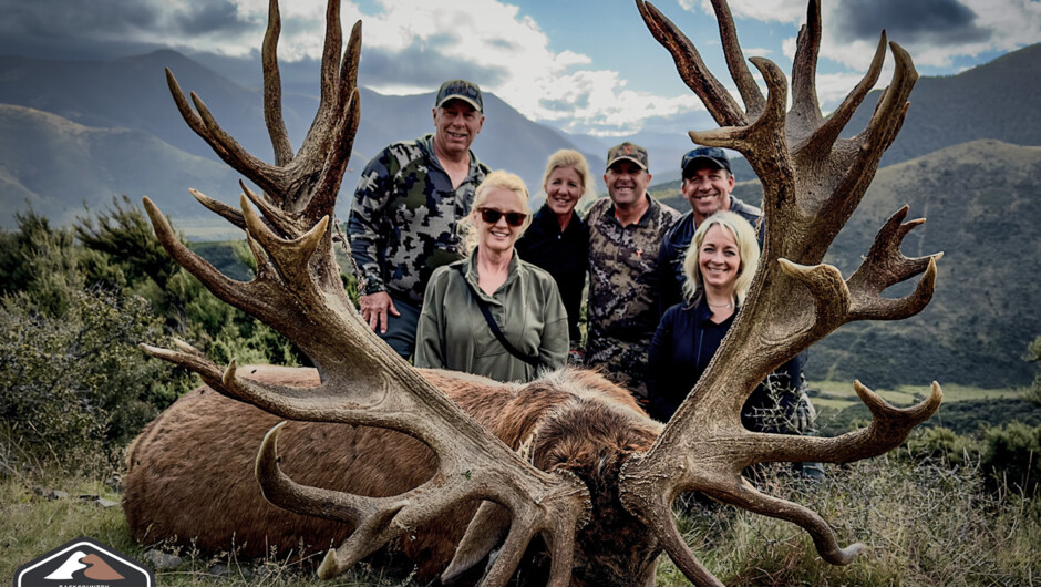 A world-class New Zealand red stag trophy, guided on private Canterbury high-country land with family and friends alongside.
A premium, personal hunting experience with Backcountry New Zealand Outfitters.