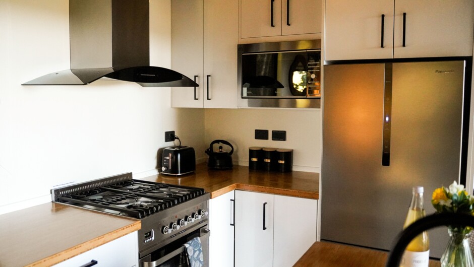 Fullly equipped kitchen.