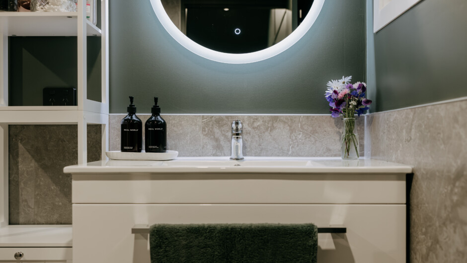 Private shower and bathroom with luxury amenities - Real World products