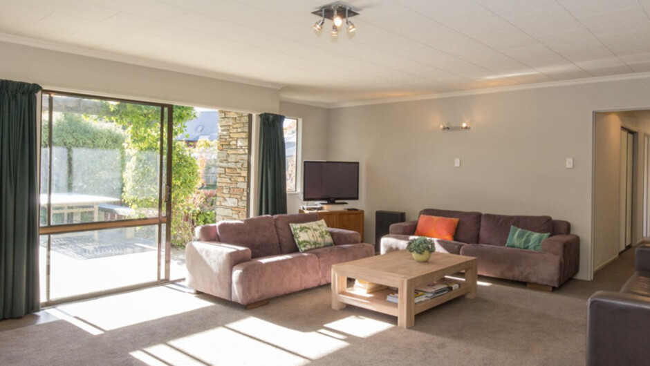 Kowhai Cottage - Wānaka Holiday Home
