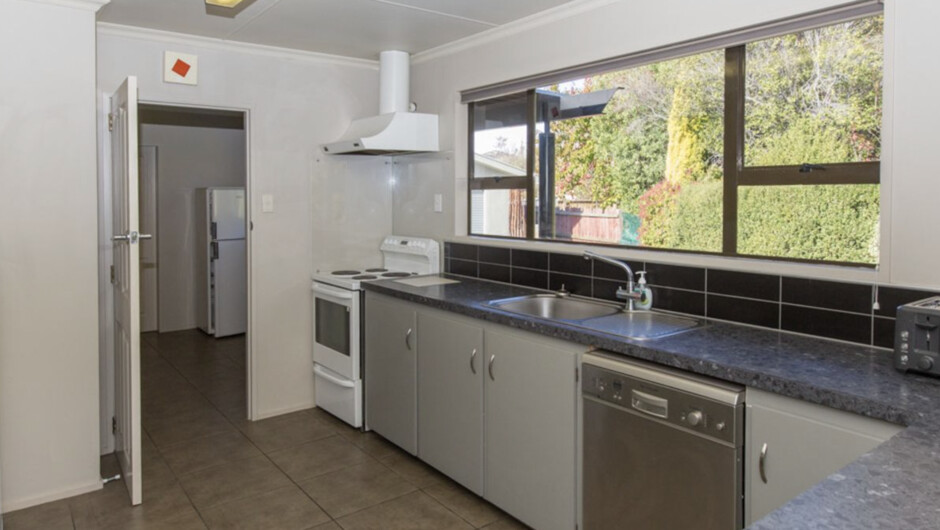Kowhai Cottage - Wānaka Holiday Home
