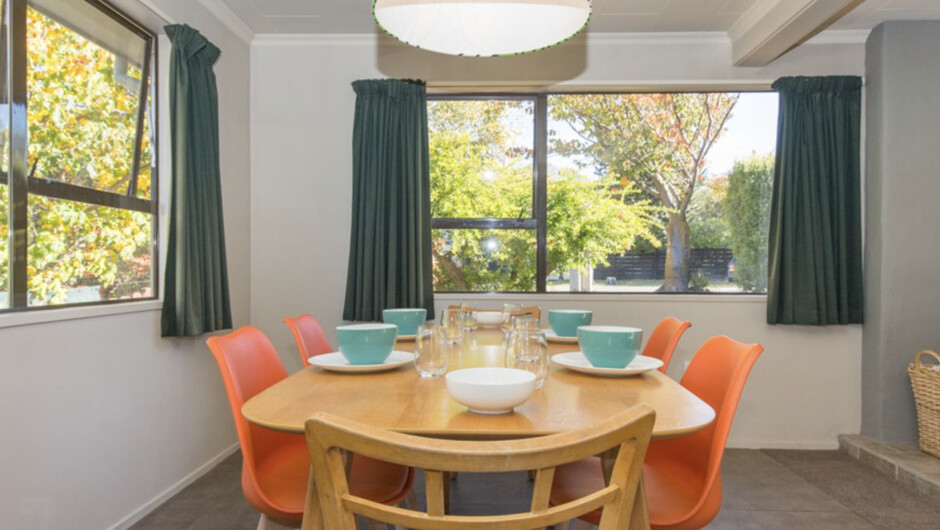 Kowhai Cottage - Wānaka Holiday Home