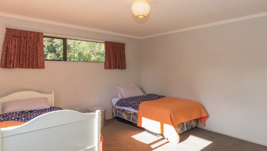 Kowhai Cottage - Wānaka Holiday Home