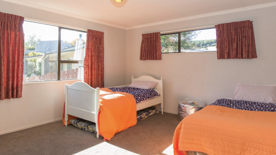 Kowhai Cottage - Wānaka Holiday Home