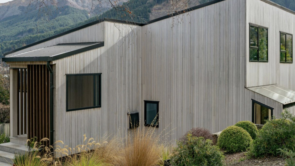 Lake and Mountain Views - Central Queenstown