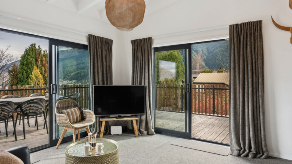 Lake and Mountain Views - Central Queenstown