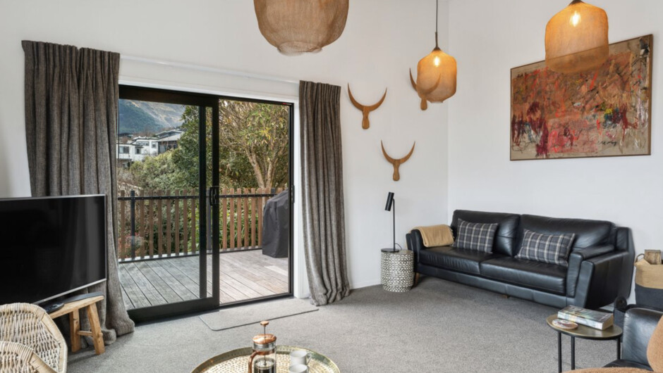 Lake and Mountain Views - Central Queenstown