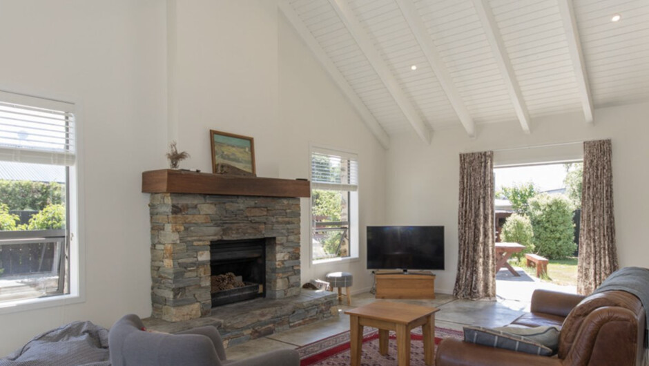 Modern Cottage Charm - Albert Town near Wānaka