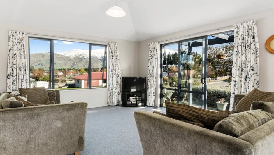 Mount Iron Magic - Wānaka Holiday Home