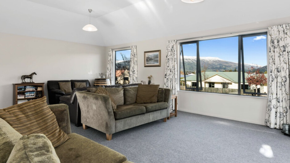 Mount Iron Magic - Wānaka Holiday Home