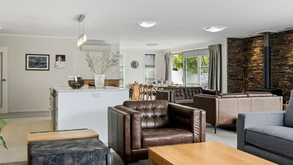 Maison de Maude - Lake Hāwea Holiday Home