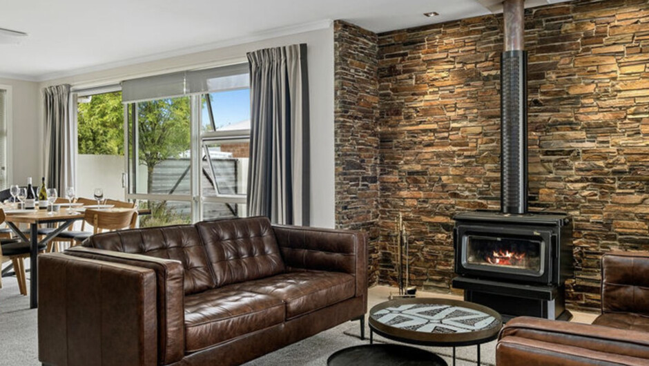 Maison de Maude - Lake Hāwea Holiday Home