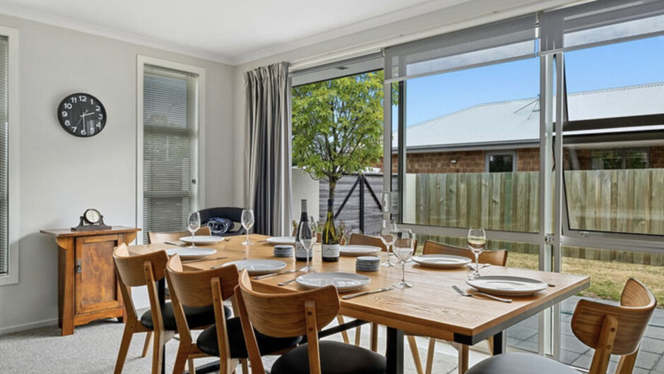 Maison de Maude - Lake Hāwea Holiday Home