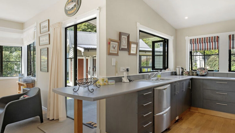 Lavender Country Cottage - Arrowtown Holiday Home