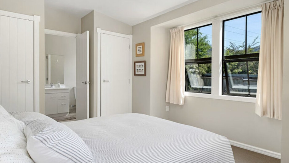 Lavender Country Cottage - Arrowtown Holiday Home