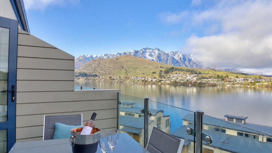 Central Water Views - Queenstown Holiday Townhouse
