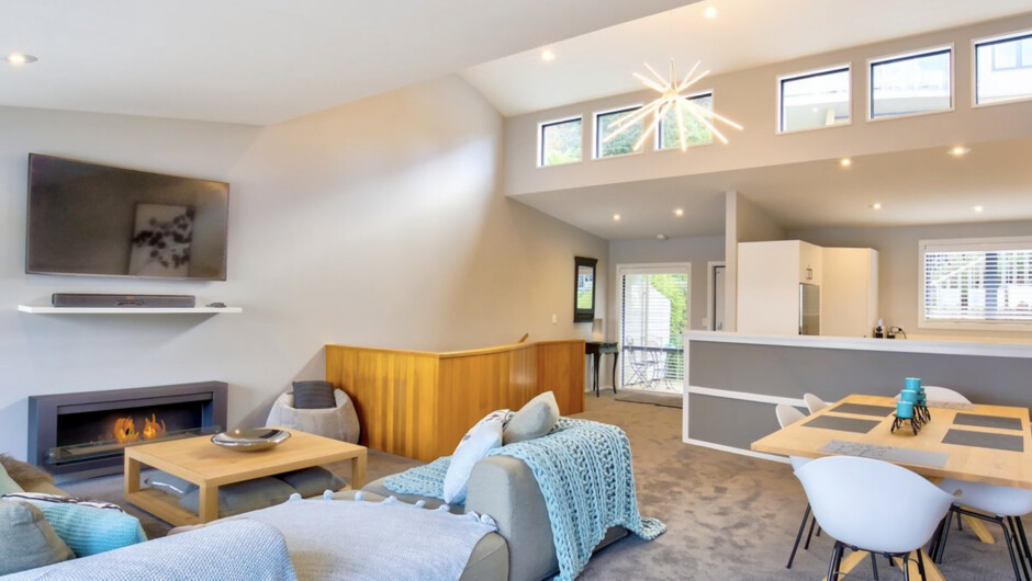 Central Water Views - Queenstown Holiday Townhouse