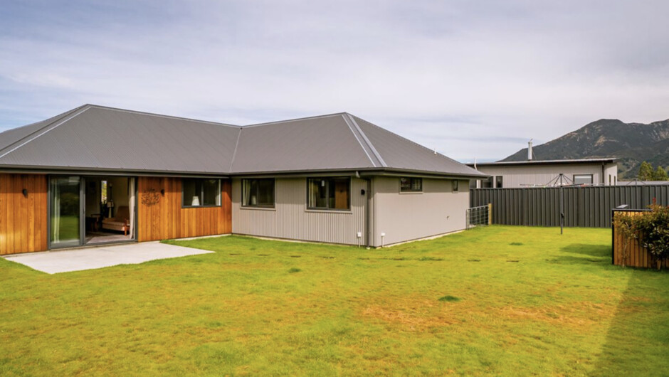 Erskine Place - Lake Hāwea Holiday Home