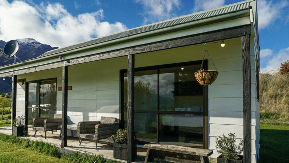 Glendhu Station Cottage - Glendhu Bay Holiday Home