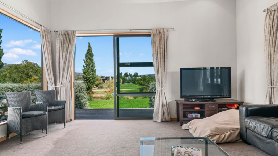 Edgewater Escape - Cromwell Holiday Home