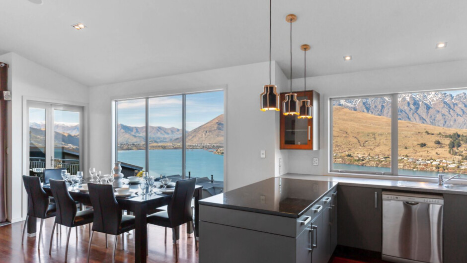 Paradise Peaks - Queenstown Holiday Home