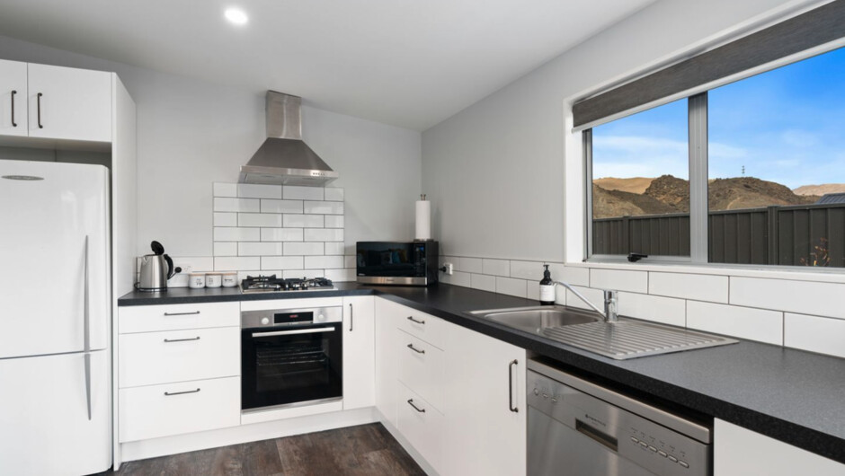 Lake Dunstan Cottage - Cromwell Holiday Home