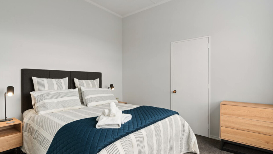 Lake Dunstan Cottage - Cromwell Holiday Home