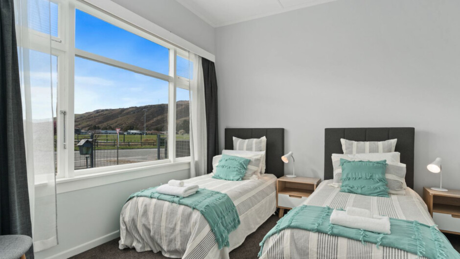 Lake Dunstan Cottage - Cromwell Holiday Home