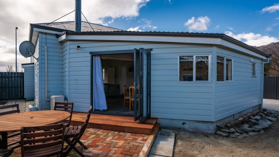 Lake Dunstan Cottage - Cromwell Holiday Home