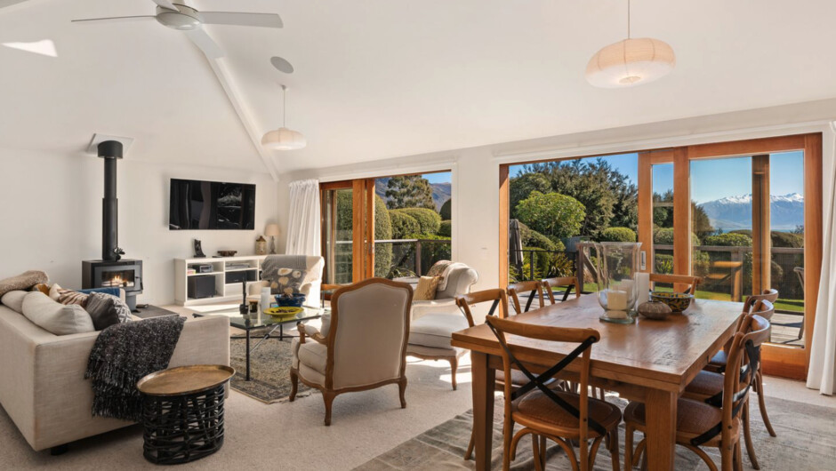 Hāwea Lakehouse - Lake Hāwea Holiday Home
