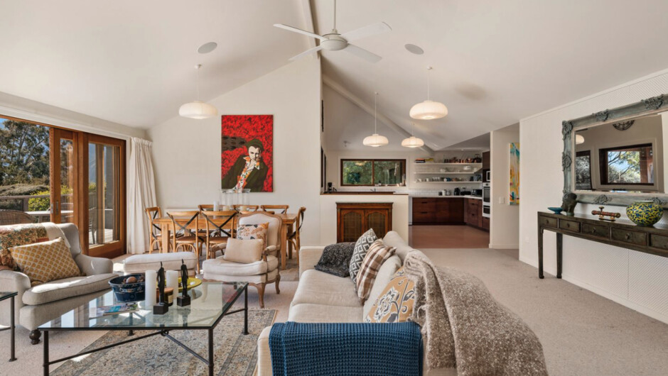 Hāwea Lakehouse - Lake Hāwea Holiday Home