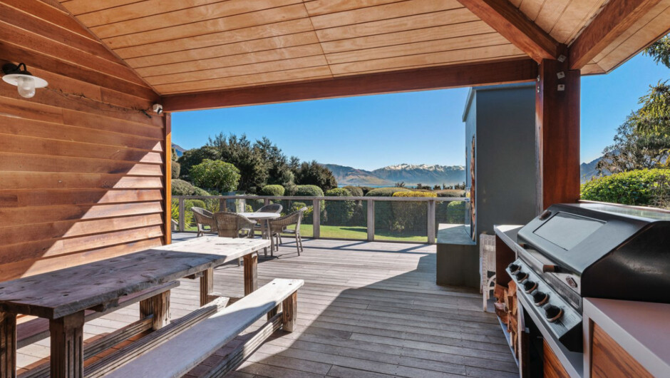 Hāwea Lakehouse - Lake Hāwea Holiday Home