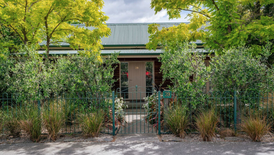 Green Oasis - Cromwell Holiday Home